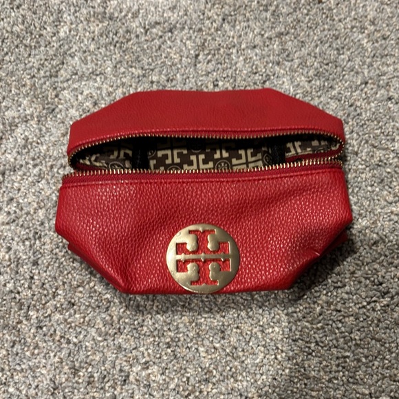 Tory Burch Handbags - Tory Burch Red Pebbled Leather Logo Clutch Handbag